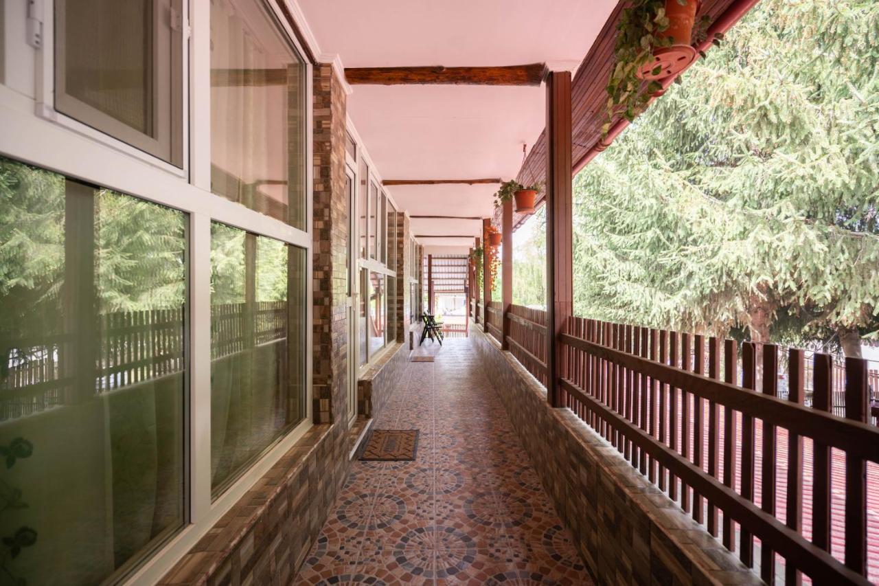 La Padure Hotel Brebu Buitenkant foto