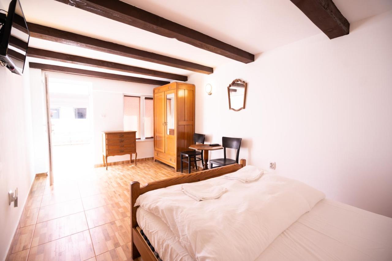 La Padure Hotel Brebu Buitenkant foto