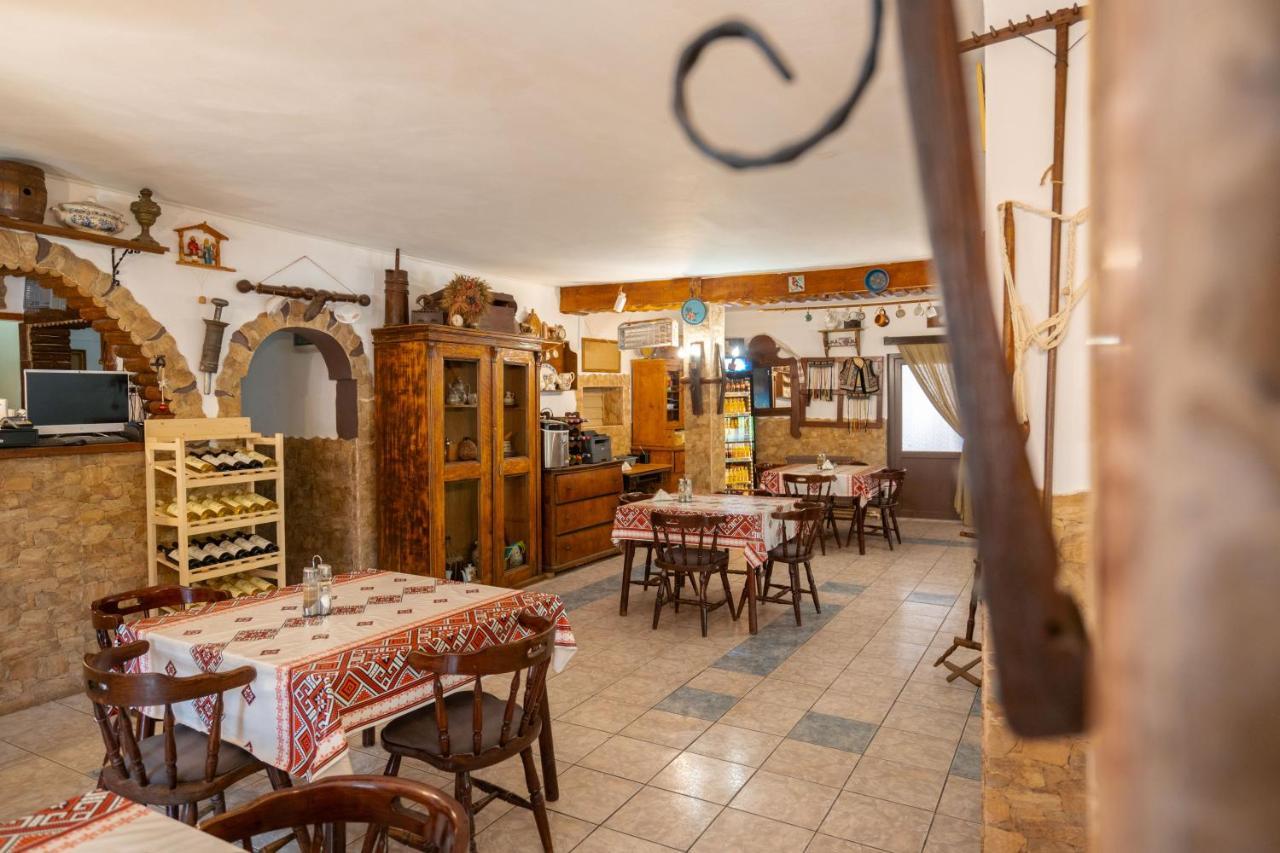 La Padure Hotel Brebu Buitenkant foto