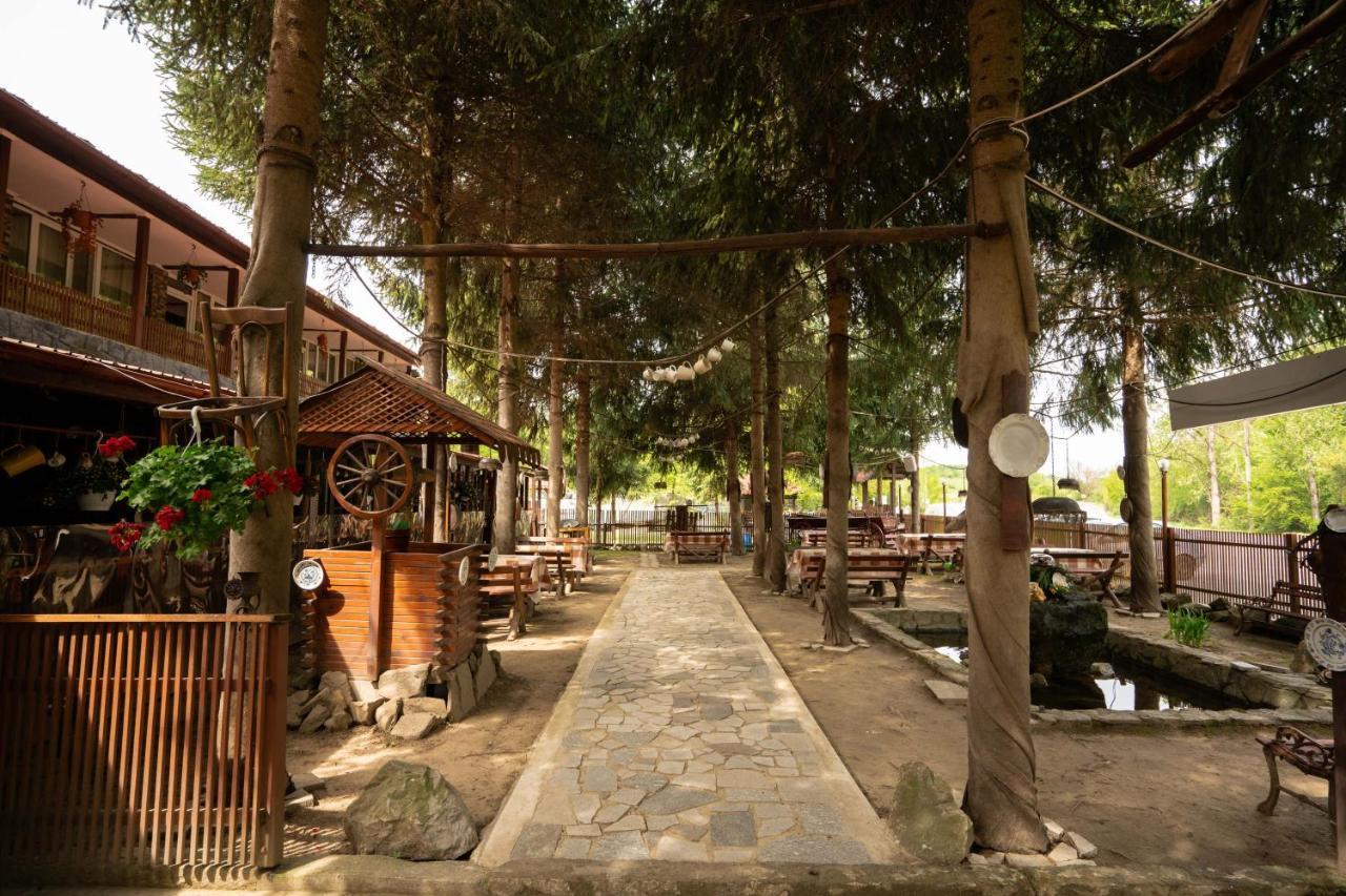 La Padure Hotel Brebu Buitenkant foto