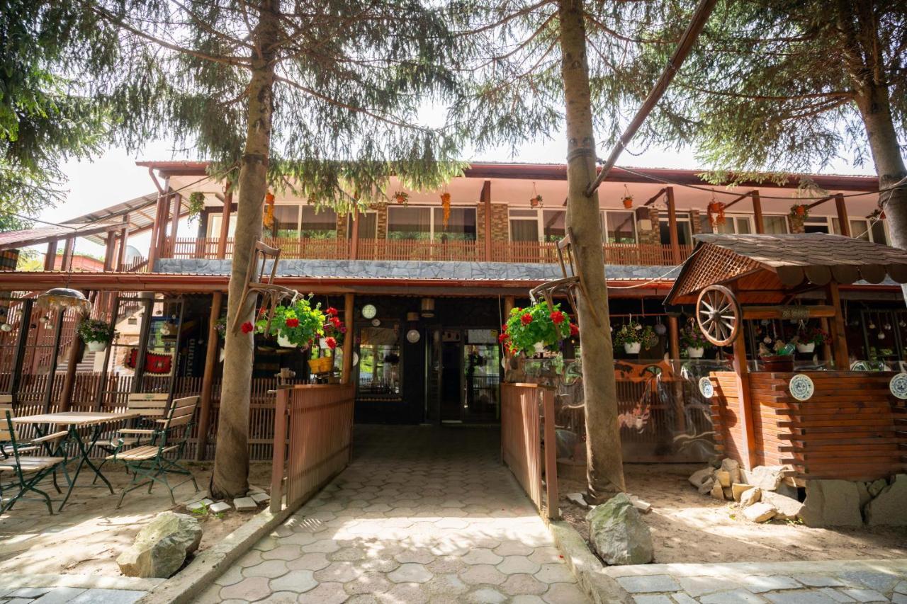 La Padure Hotel Brebu Buitenkant foto