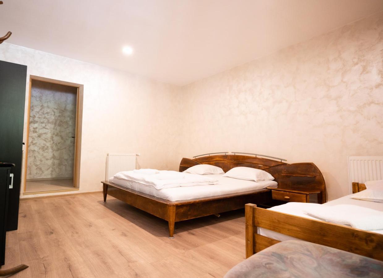La Padure Hotel Brebu Buitenkant foto