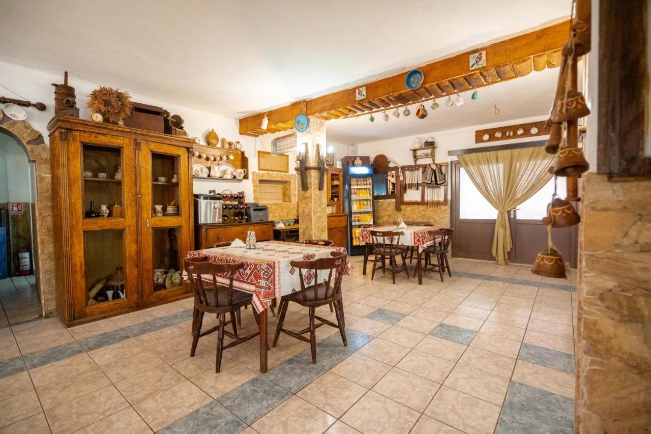 La Padure Hotel Brebu Buitenkant foto