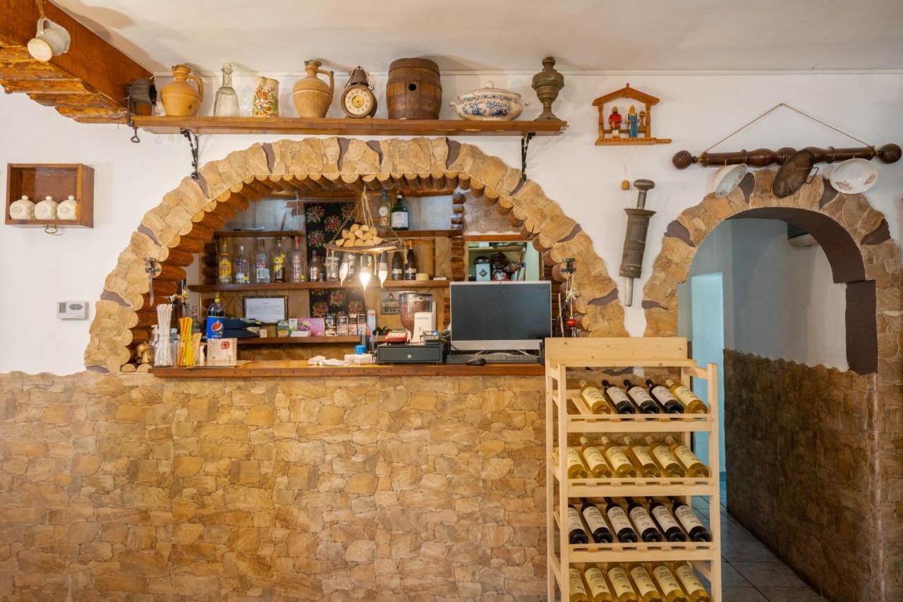 La Padure Hotel Brebu Buitenkant foto