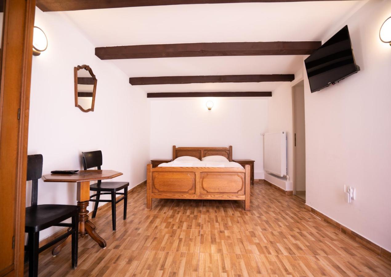 La Padure Hotel Brebu Buitenkant foto