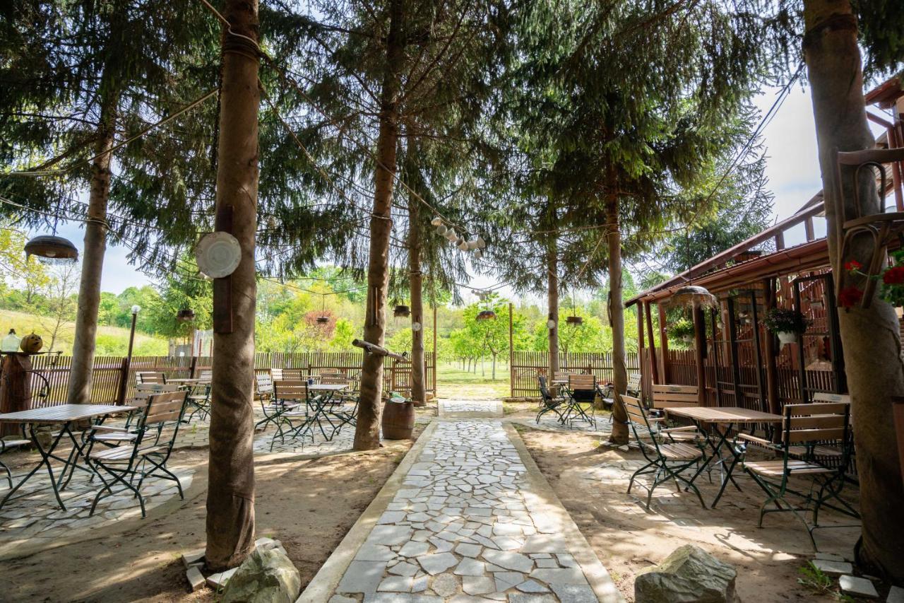 La Padure Hotel Brebu Buitenkant foto